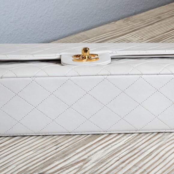 Vintage Chanel Medium 25 Classic Double Flap Lambskin Leather White and Gold - Picture 8 of 16
